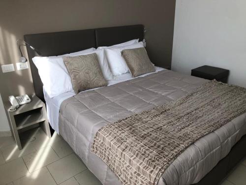 Double or Twin Room image 7