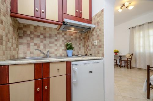 廚房, Gaitani apartments plaka naxos in 普拉卡海灘