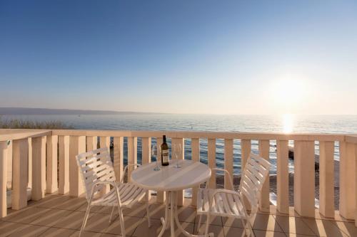 Studio with Sea View image 2