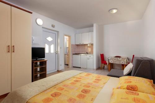 Studio with Sea View image 7