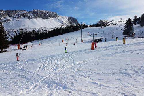 STUDIO CHALEUREUX aux pieds des pistes de ski des Glovettes