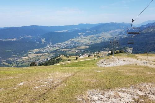 STUDIO CHALEUREUX aux pieds des pistes de ski des Glovettes