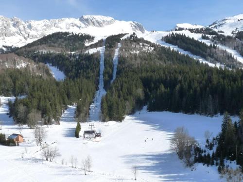 STUDIO CHALEUREUX aux pieds des pistes de ski des Glovettes