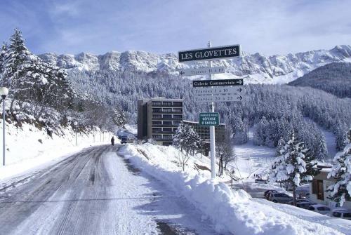 STUDIO CHALEUREUX aux pieds des pistes de ski des Glovettes