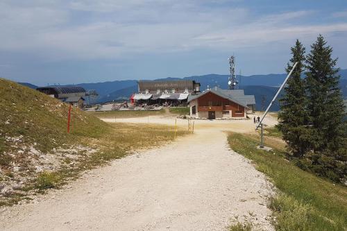 STUDIO CHALEUREUX aux pieds des pistes de ski des Glovettes