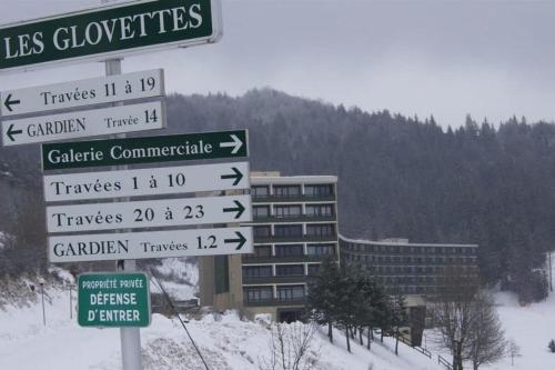 STUDIO CHALEUREUX aux pieds des pistes de ski des Glovettes