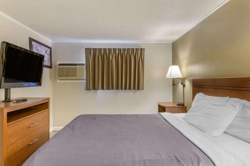 Econo Lodge Bellefonte - image 7