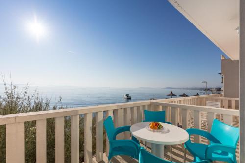 Apartment with Sea View image 1