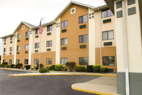 Quality Inn - Hotel - Sawyer