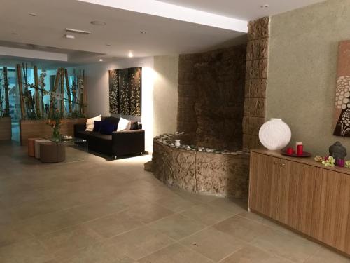 按摩, Aphrodite Sands in 曼德里亞