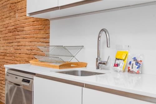 Lodging Apartments Modern Apartment in Downtown with Lovely Balcony - main image