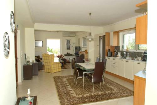 virtuve, Luxury villa with a swimming pool in Lefkochoara, Messinias in Agios Avgoustinos