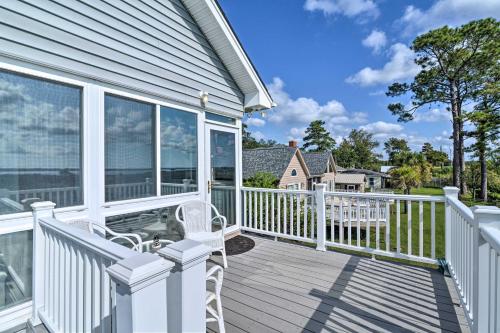 Luxurious Waterfront Home w/ Private Pier & Views! in 喬治敦 (SC)