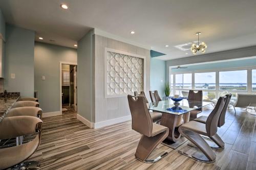 Luxurious Waterfront Home w/ Private Pier & Views! in 喬治敦 (SC)