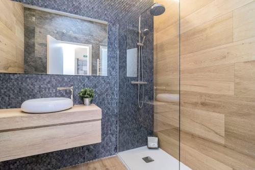 INCREDIBLE Apartment just steps from Gran Via by Batuecas, Madrid (photo 9)