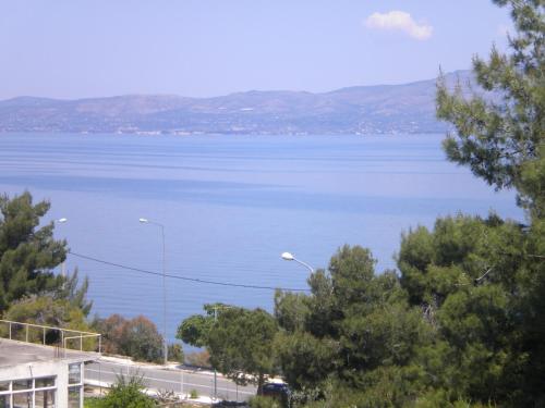 ILIOCHARI sea view apartments Oropos - Kalamos