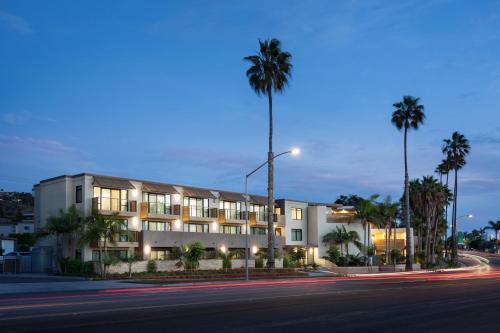 Holiday Inn Express and Suites La Jolla - Windansea Beach, and IHG Hotel - Del Mar