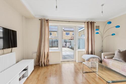 Super 2 Bedroom House near Canary Wharf, O2 Arena & London Excel for 5 people