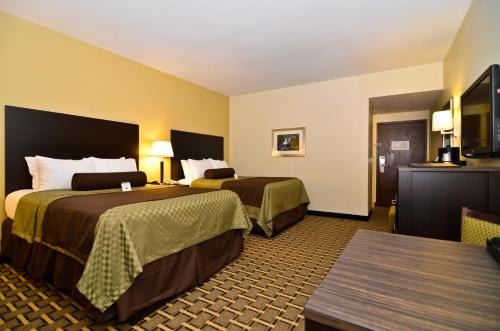 2 queen beds