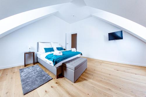 3 bedrooms, 6 beds