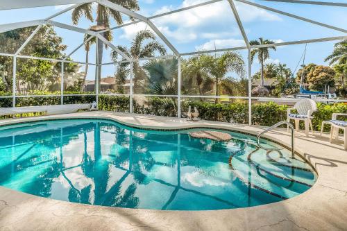 Coral Canal Oasis - image 5