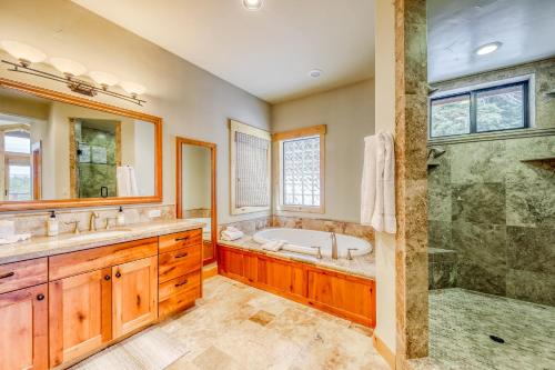 Extraordinary Tahoe-Donner Modern Mountain Home