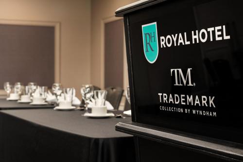 Royal Hotel Edmonton Airport Trademark Collection By Wyndham