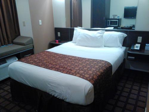 Microtel Inn and Suites Eagle Pass