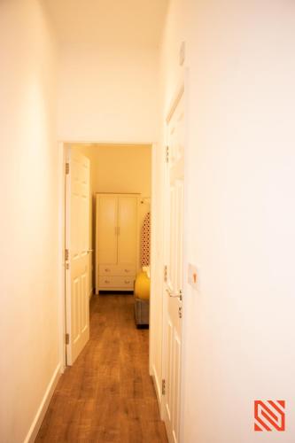 Modern Newgate Apartments - Convenient Location, Close to All Local Amenities