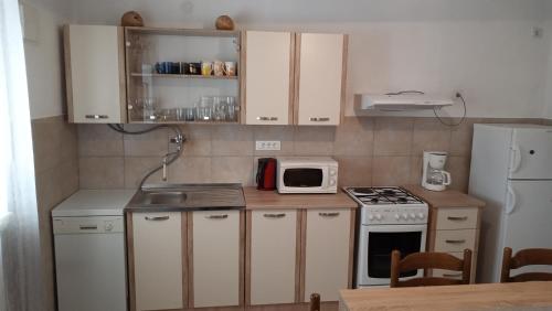 Seaside holiday house Vinisce Trogir - 14704 - image 8