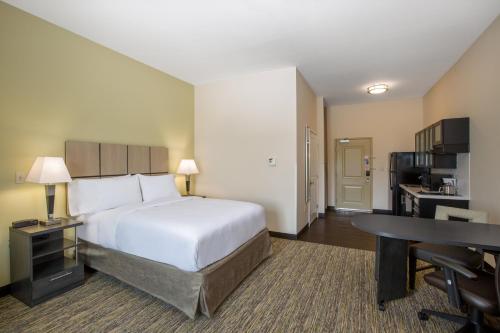 Candlewood Suites - Omaha Millard Area an IHG Hotel - image 2