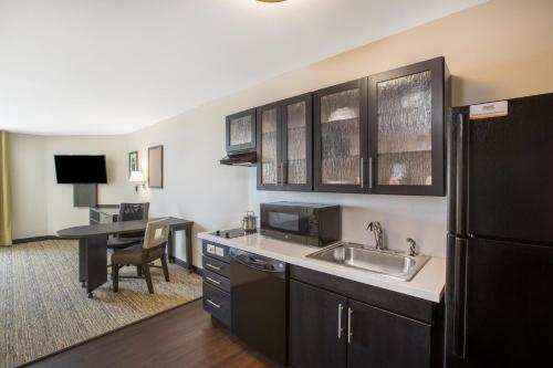 Candlewood Suites Omaha - Millard Area