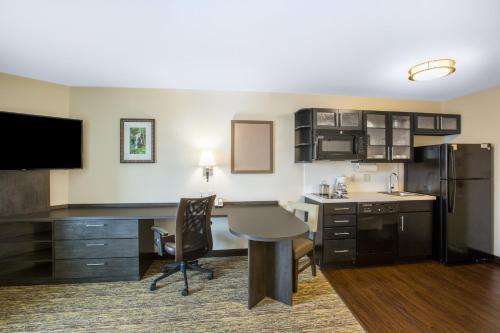 Candlewood Suites Omaha - Millard Area