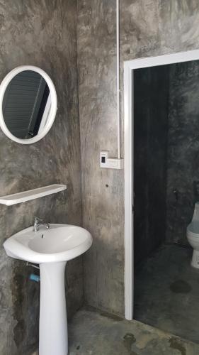 Bathroom, Mateoasis in Tapao Bay