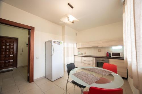 Apartment on Aviatorov 33 - image 3