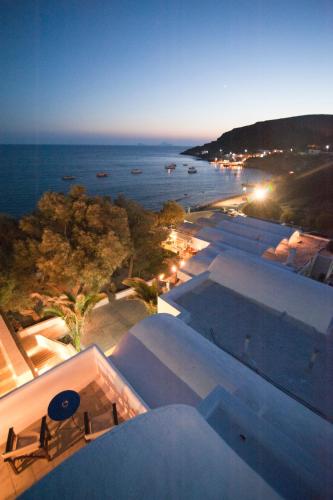 Akrotiri Hotel - image 3
