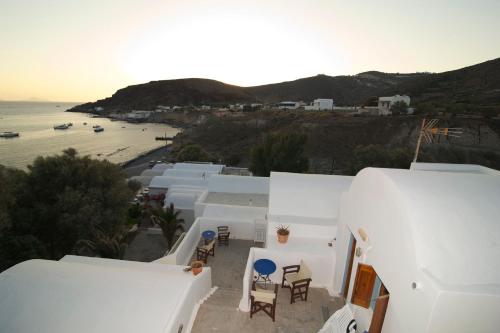 Akrotiri Hotel - image 13