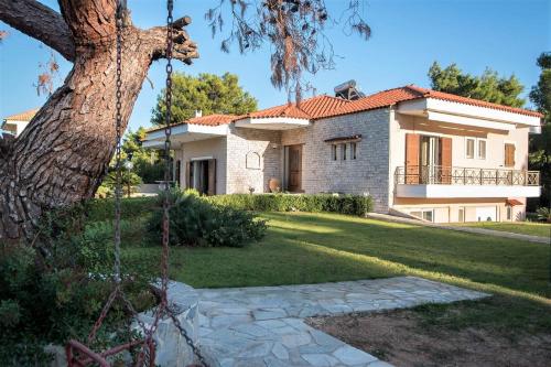 Villa BELLEZZA with a large yard and BBQ. in Nea Makri