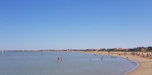 Les Flots - Hôtel et Restaurant face à l'océan - Châtelaillon-Plage