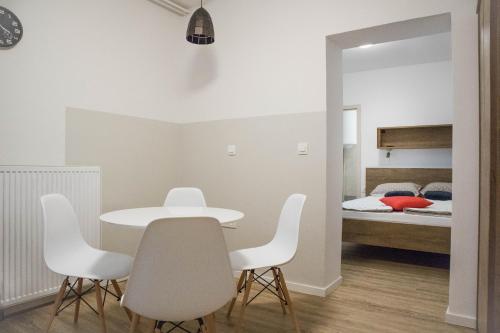 Instalaciones, Jantar Apartmaji in Novo Mesto