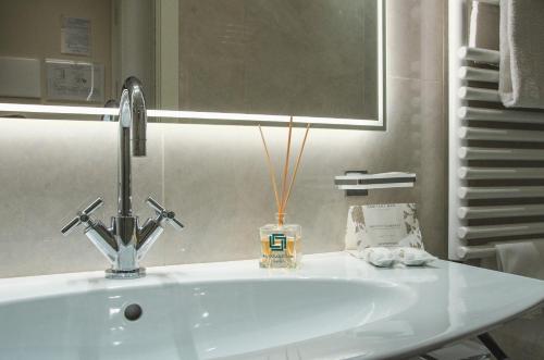 Hotel Sole Roma - image 2