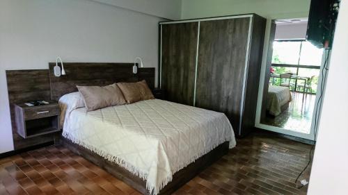 One-Bedroom Apartment image 6