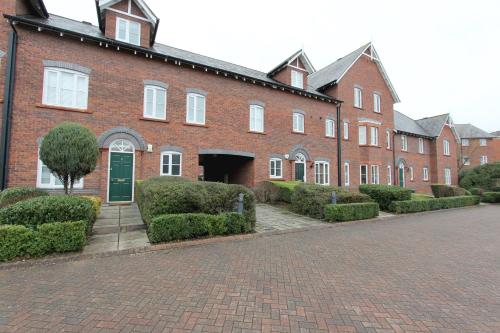 Top Floor Apartment Close To City / Race Course, , Cheshire