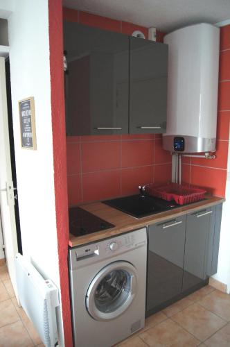 Kitchen, Lara 3 - T2 Loggia Piscine 2 lits doubles Parking Pres du centre-port et ile Loisirs near A la Table de Geraldine