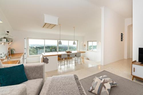 Sea View Cascais Design Villa in มัลเวย์รา ดา เซร์รา