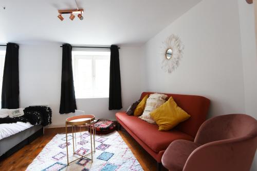 One-Bedroom Apartment image 10
