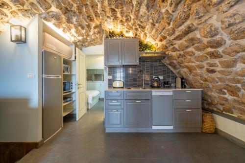 Κουζίνα, Loft in the wall in Άκρη