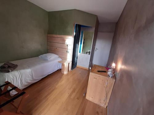 1 twin bed