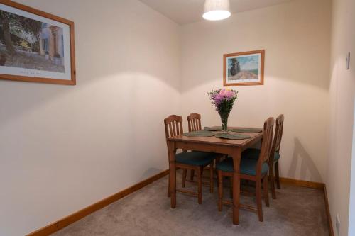 Stylish 2 bedroom - 2 miles Inverness city centre
