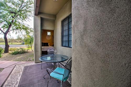 Studio with Patio - 12 Mi to Saguaro National Park!